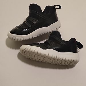 Jordans 11’s size 8c. Good condition.
